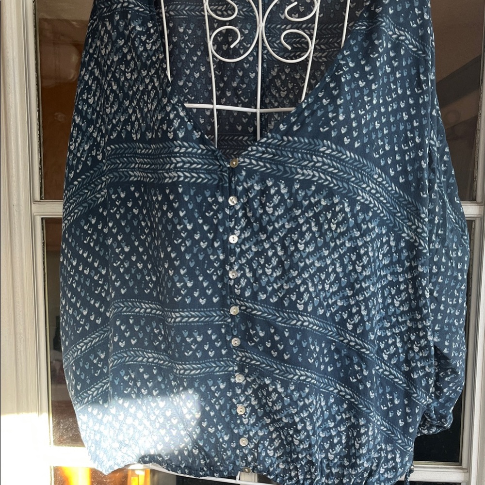 Lulu's Blue Patterned Blouse Flow delicate